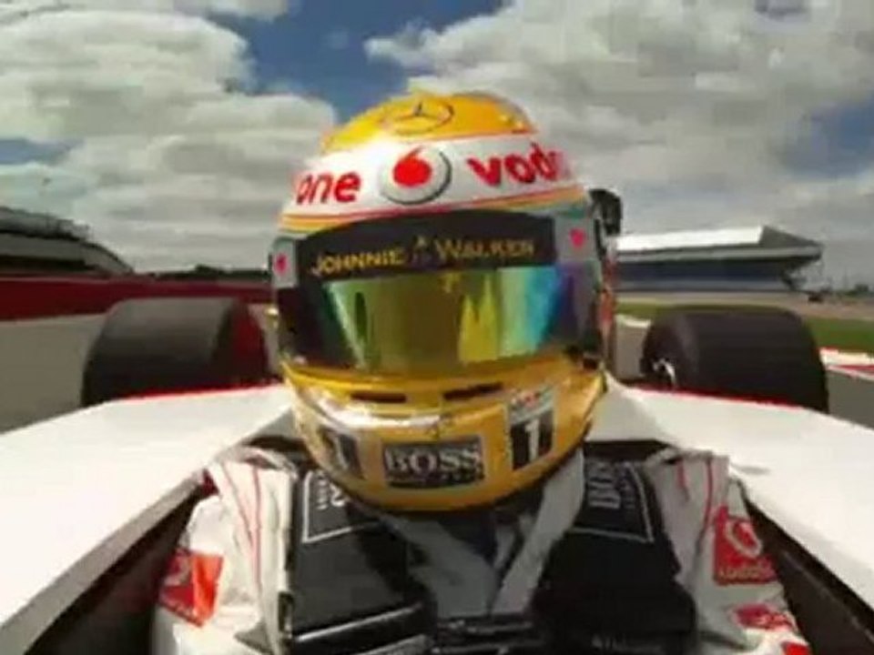 Hamilton guida la Mclaren di Senna