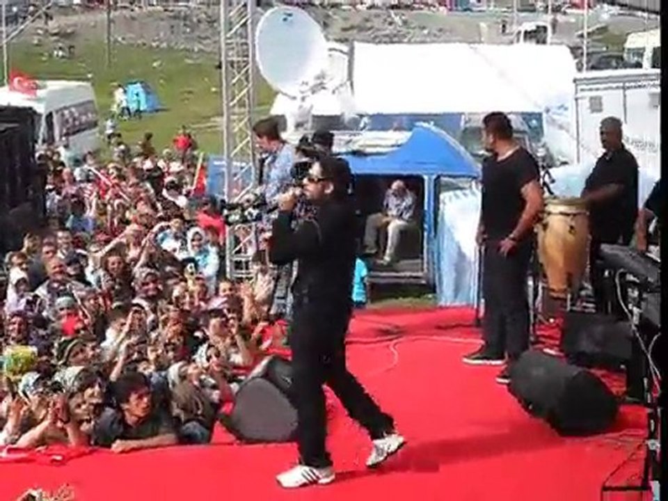 İSMAİL YK - RİZE İKİZDERE OVİT YAYLA ŞENLİKLERİ (07.08.2010)