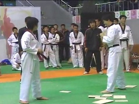 taekwondo compétition juniors femmes casse planche 360