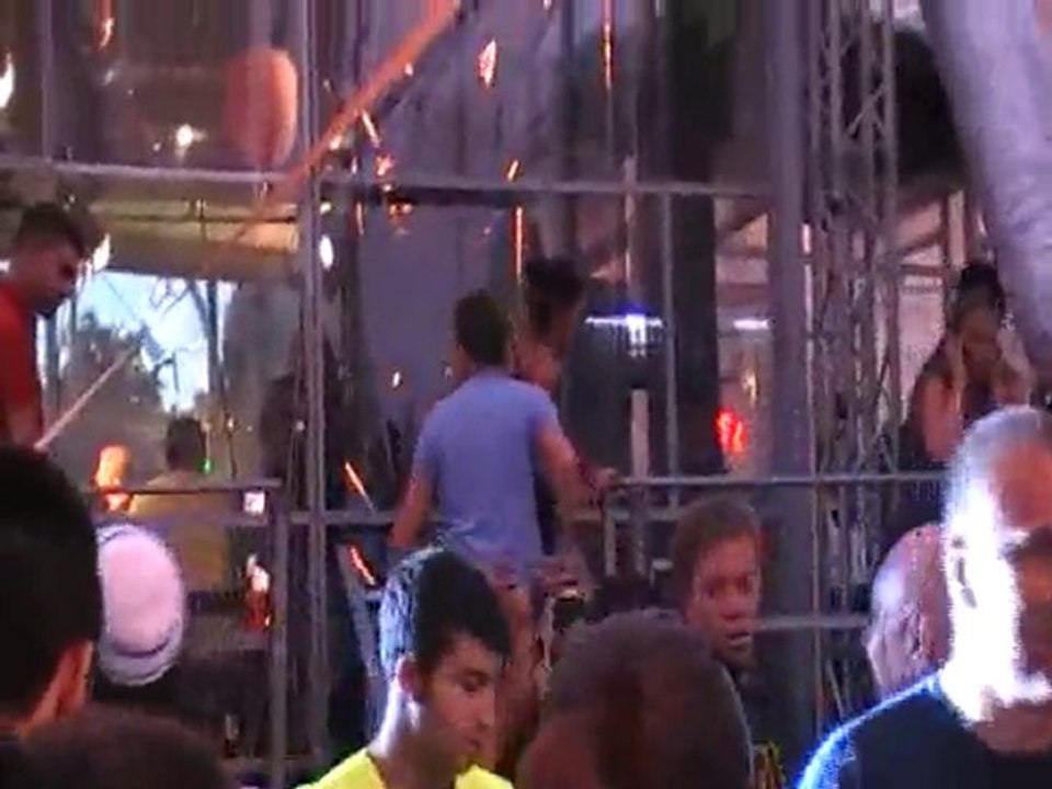 אלירז מגיע לאולפן