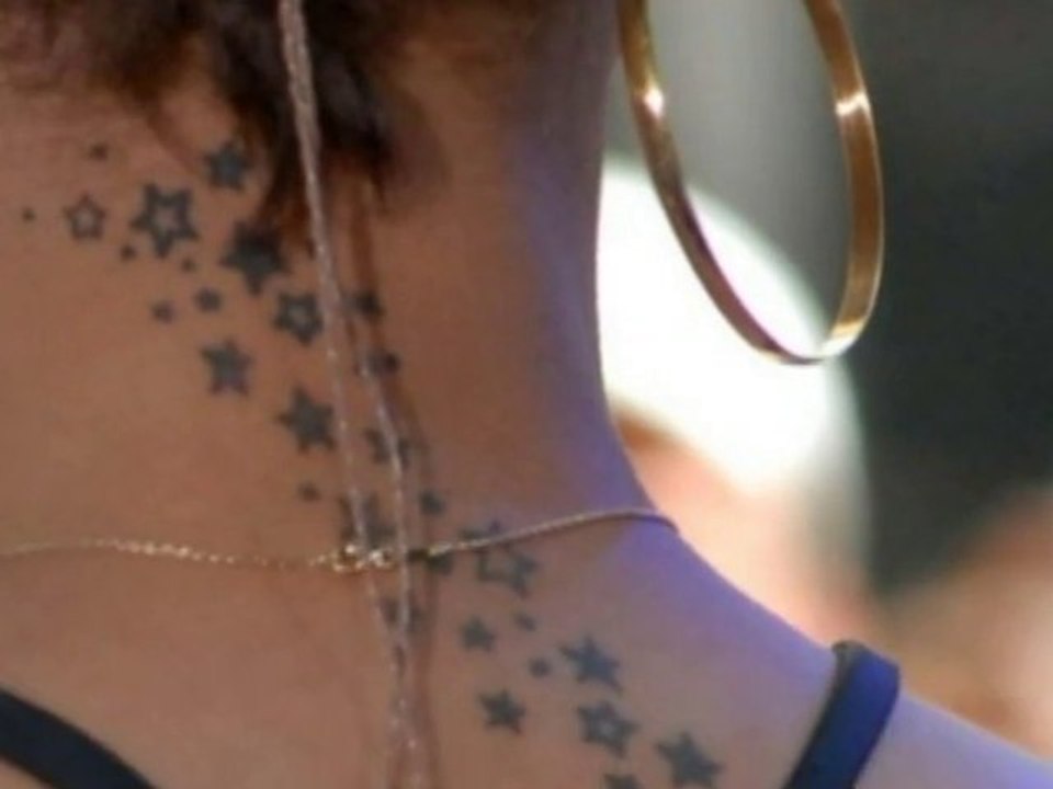 SNTV - Rihanna gets tat'ed up