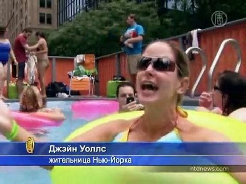 Поплавать в мусорном баке предлагают в Нью-Йорке