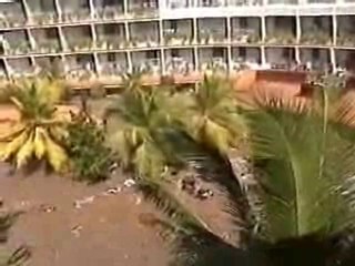 2004 Yılında Tsunami Sri Lanka'da bir oteli vuruyor