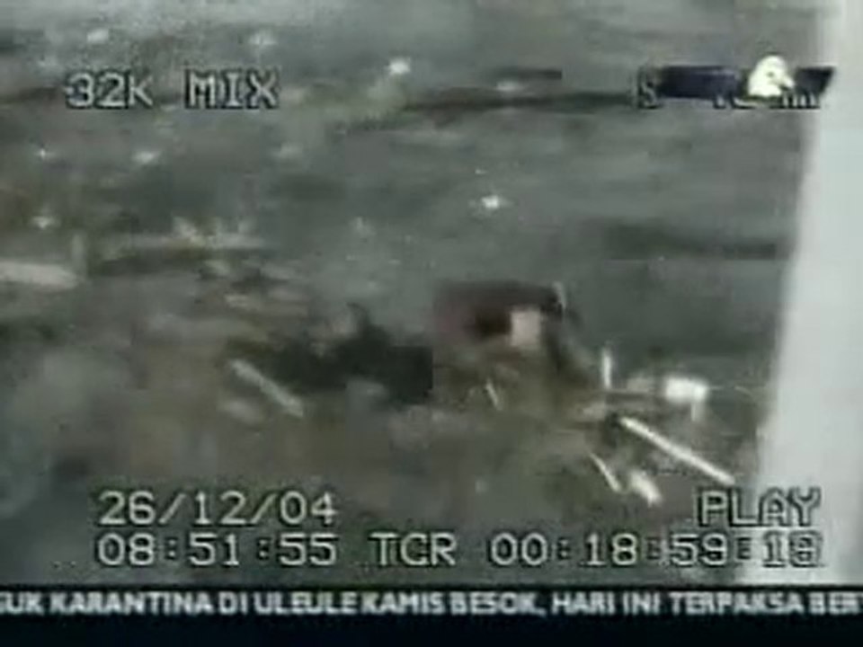 2004 Tsunami Endonezyada Banda Aceh kıyılarını vuruyor