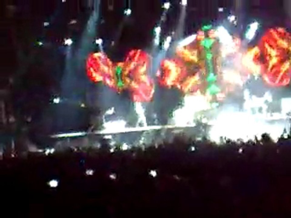 Muse - Supermassive black holes - vieilles charrues 2010