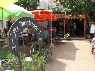 A Antraigues, le pélerinage des fans de Ferrat