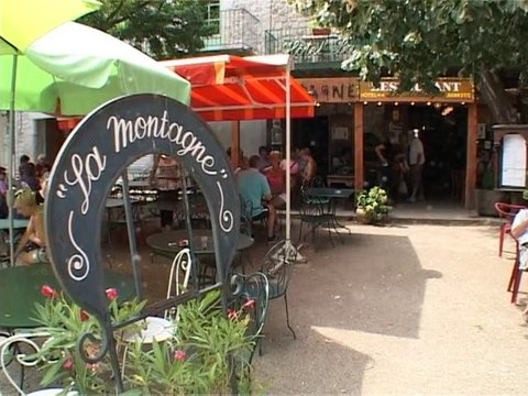 A Antraigues, le pélerinage des fans de Ferrat