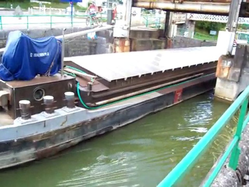 LUZY SUR MARNE LE PONT LEVANT