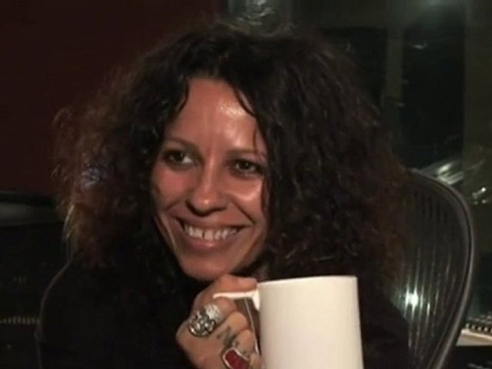 Linda Perry talk  about   Little Fish