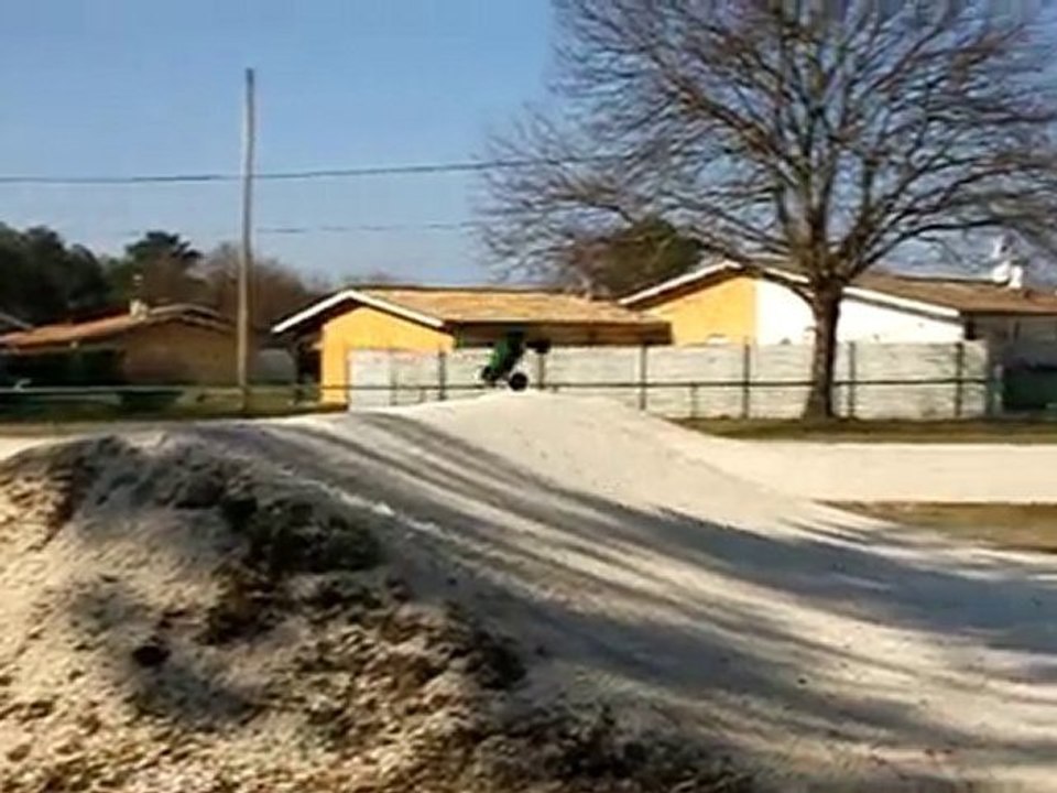 Tenbol e-revo vxl 1/16 @ bmx track + playa :=)