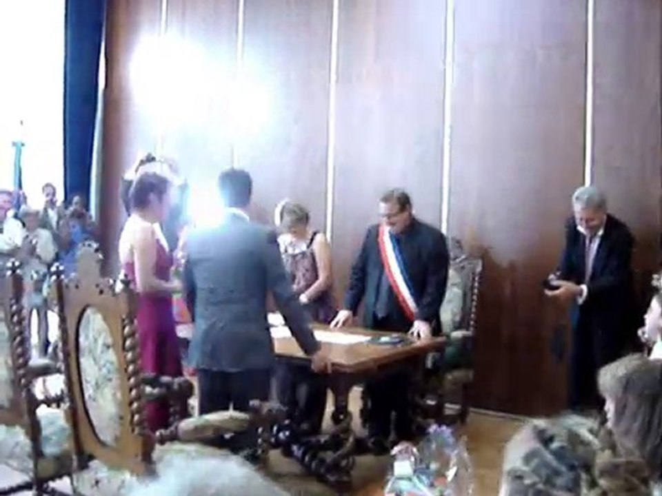 cérémonie de mariage joyeuse