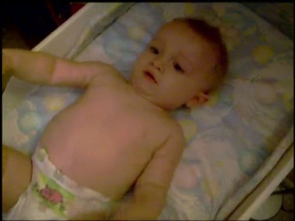 Maxence joue avec papa et maman (07.08.10)