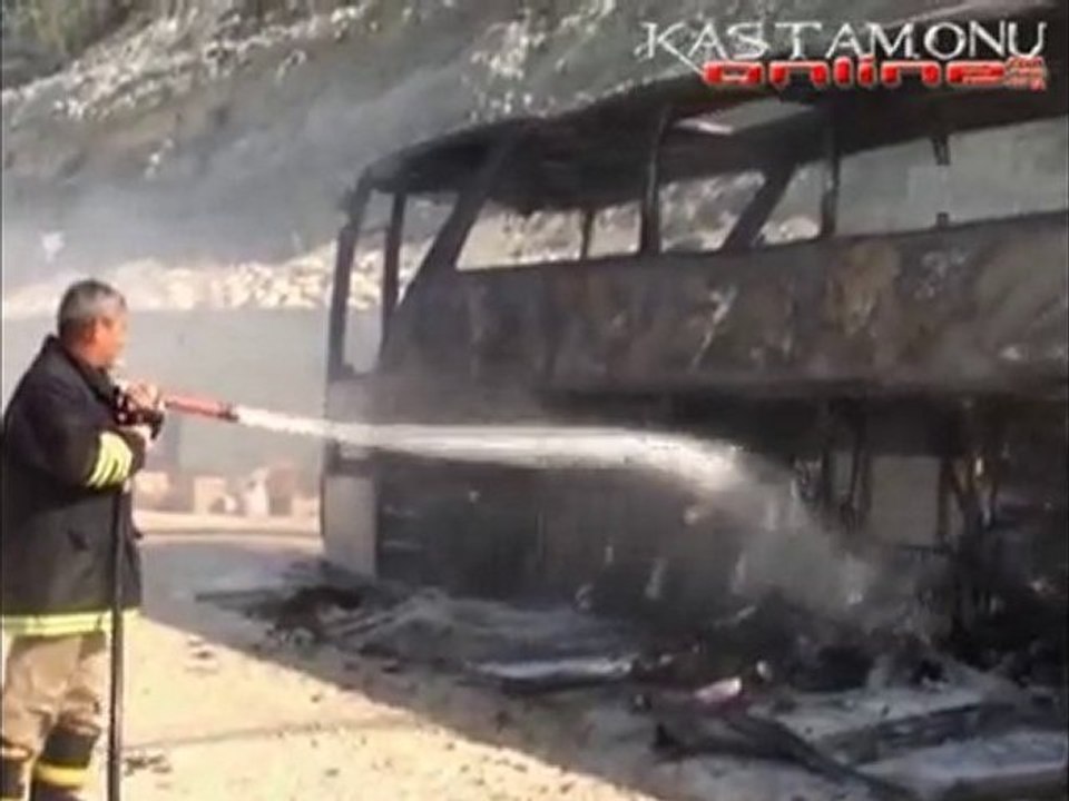 Yolcu Otobüsü Alev Alev Yandı