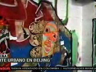 Jóvenes artistas chinos pintan 40 patinetas
