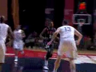 Kevin Durant servies up a lob Andre Iguodala to hammer home.