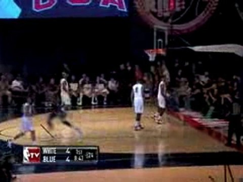 Kevin Durant feeds Derrick Rose on the fast break who finish