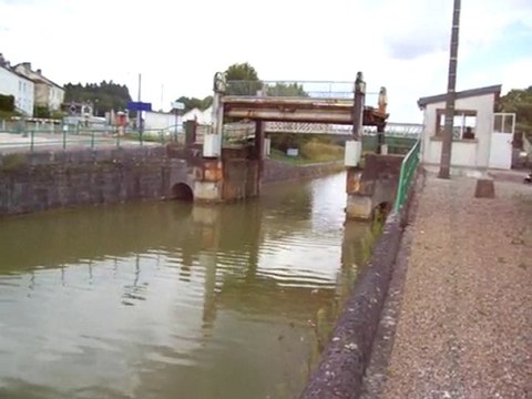 LUZY SUR MARNE LE PONT LEVANT