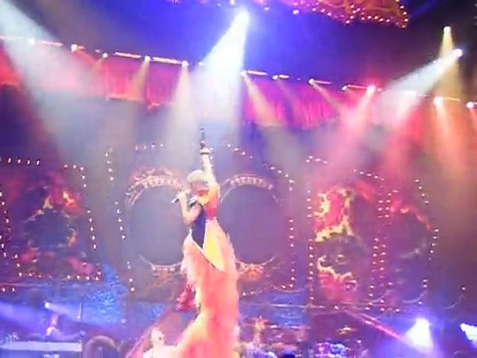 Pink - Intro AC/DC + Bad Influence (live Genève 15/12/09)