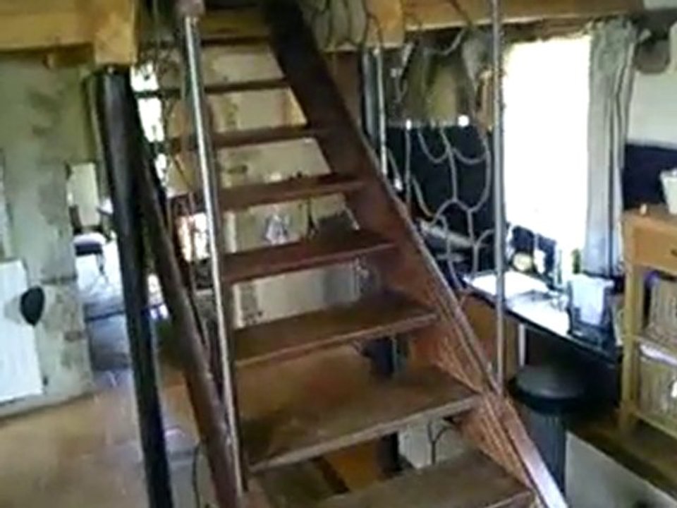 premier étage , cuisine, sdb, les salons, chambre d'amis