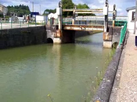 LE PONT LEVANT DE LUZY SUR MARNE 52