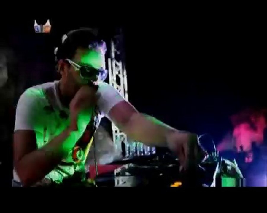 Hüseyin Karadayı & Işın Karaca - Eğlen Güzelim [YENI KLIP 20