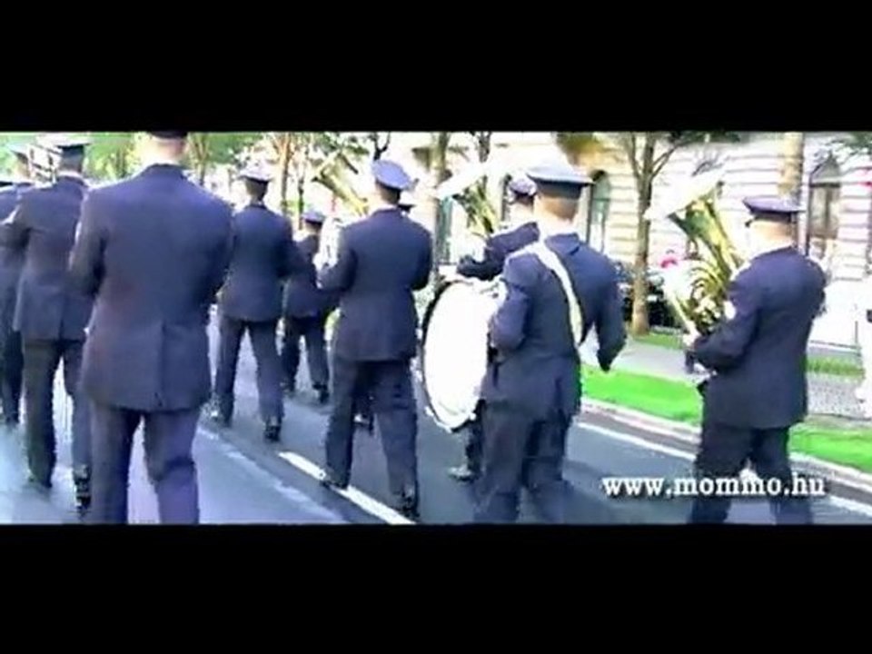 ÜNNEPI MORZSÁK mommo