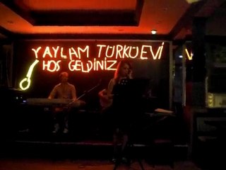 SAÇLARINI SARI RENGE BOYAMIŞSIN. - AYSU BAL SÖYLÜYOR