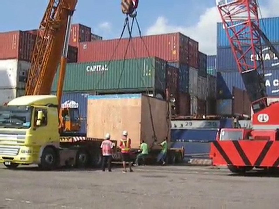 Hoisting for heavy machine