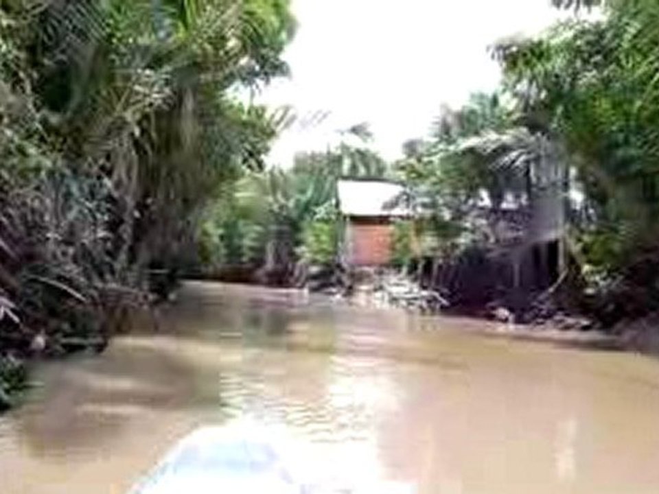 Pirogue sur le mekong