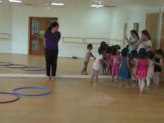 Sari Dance Lesson Aug 2010 (6)