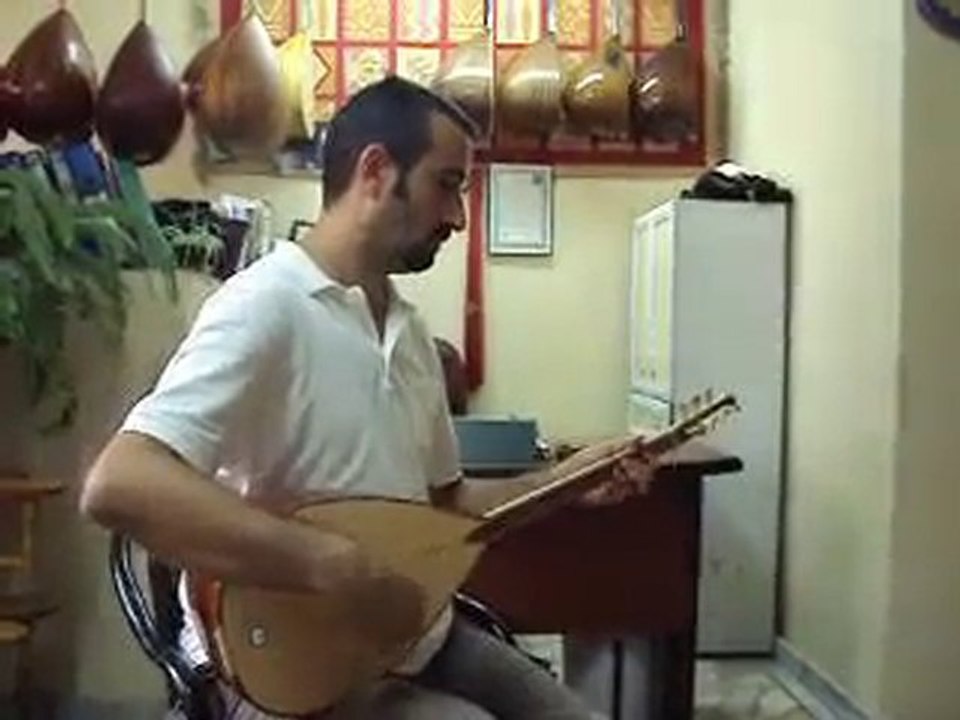 Güngör Saz Evi Ardıç Bağlama Seri no:10