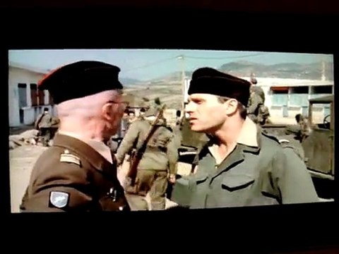 Désarmement et abandon des harkis : extraits du film L'adieu