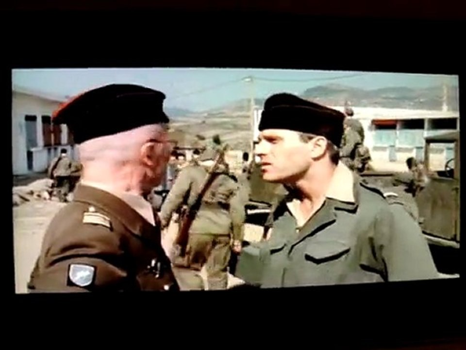 Désarmement et abandon des harkis : extraits du film L'adieu