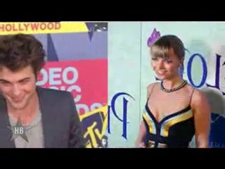 Christina and Pattinson Smooch!