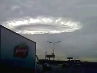 Impréssionnant étrange nuage sur Moscou