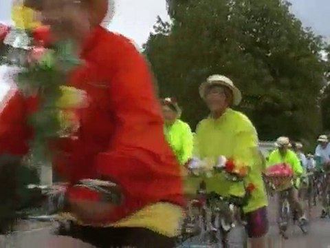 Le Tiot Vélo de Voulpaix (02) défile à Verdun