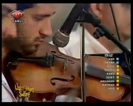 Mustafa Ceceli Bir kızıl goncaya benzer ilk kez 2010 TRT