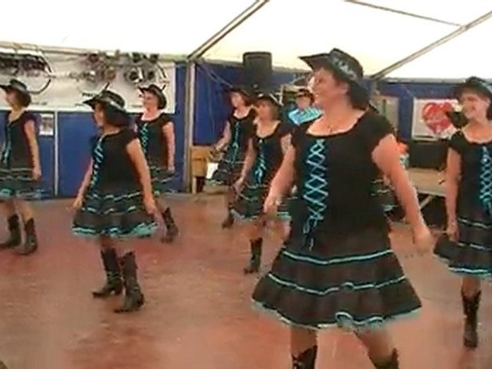 Demo de COUNTRY a WAYAUX par les JUMPER CITY DANCERS