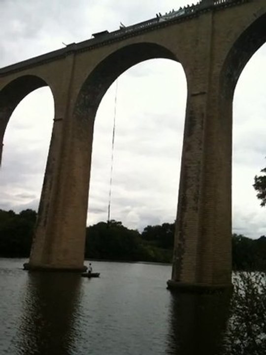 Thibaut fait le grand saut ... à l'élastique