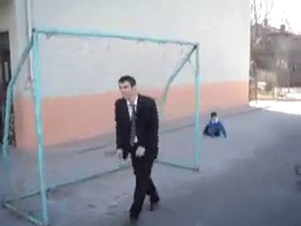 15 kere izle 16.ya tekrar izlersin süper komik xD