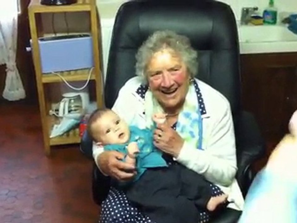 Grande Mamie Et Arrière Petit Fils