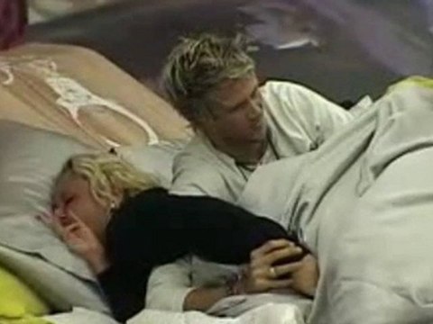 Dailymotion - playing and cuddle on eviction day 9-7-2010