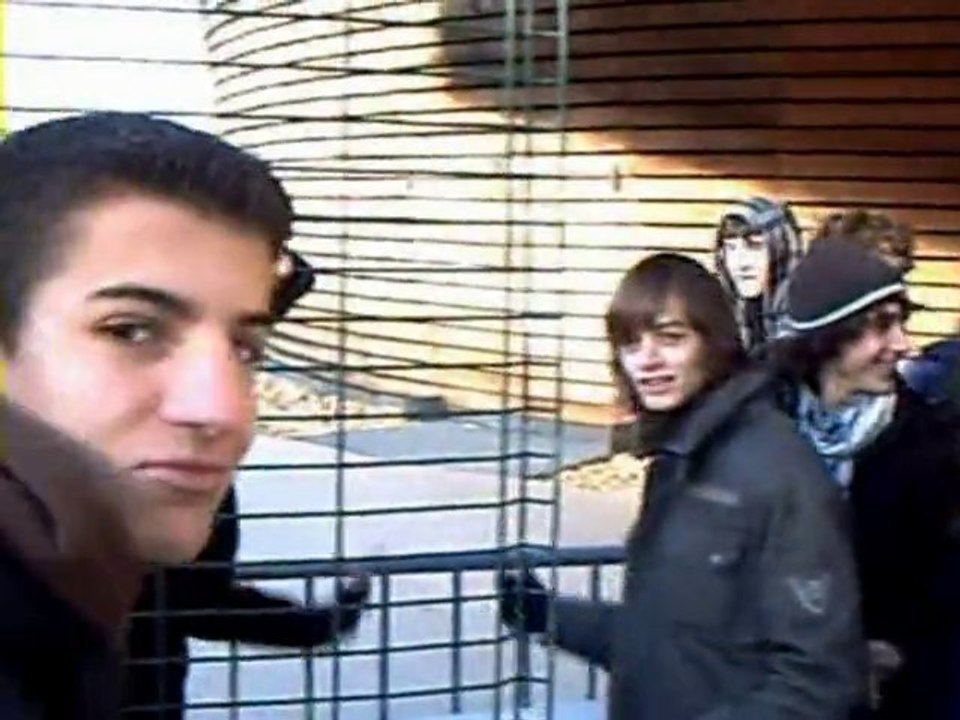 Parodie du reportage sur le blocus du Lycée Jen Jaurès