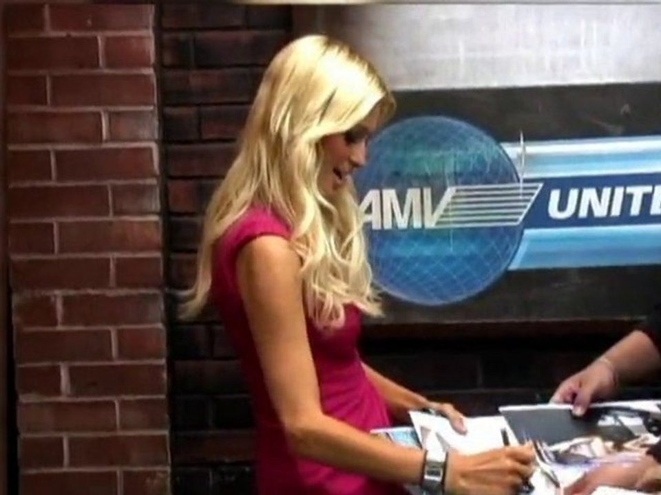 SNTV - Paris Hilton, hotelier?