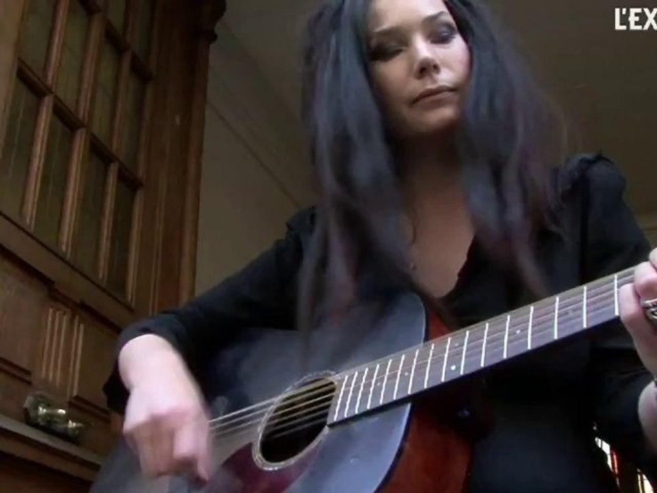 Brisa Roché chante "Open your lock"