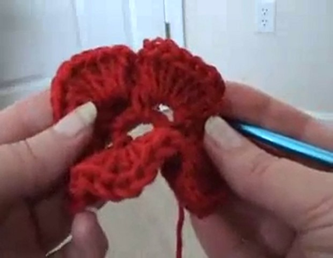 how to crochet a Flower - Learn how to Crochet