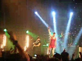 Superbus - Radio Song (live Lyon 18/12/09)
