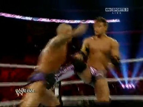 Ренди Ортън е в стихията си