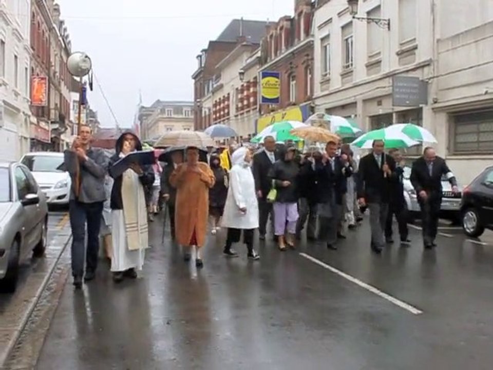 Cambrai : pluvieuse procession de l'Assomption