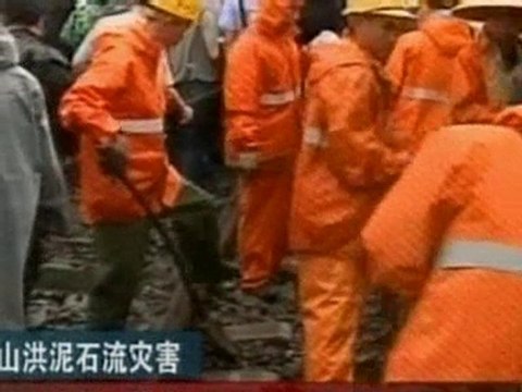 Passengers escape dramatic rail bridge collapse